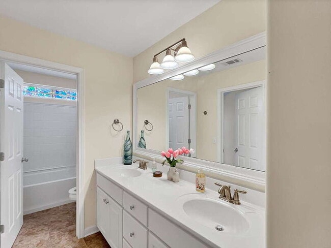 Building Photo - 663 Wyndham Way