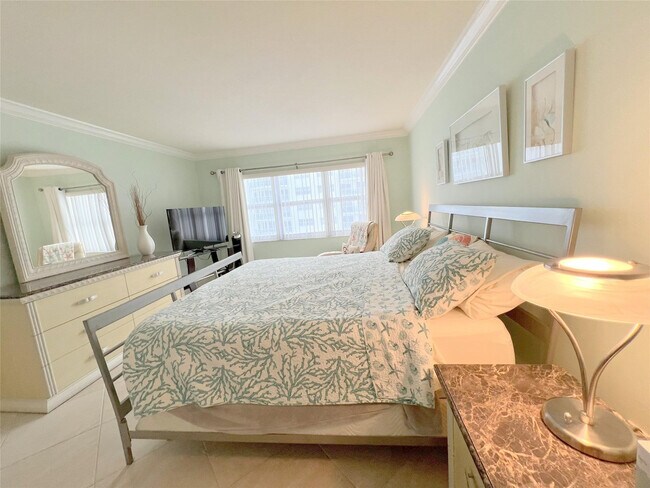 Building Photo - 3400 Galt Ocean Dr