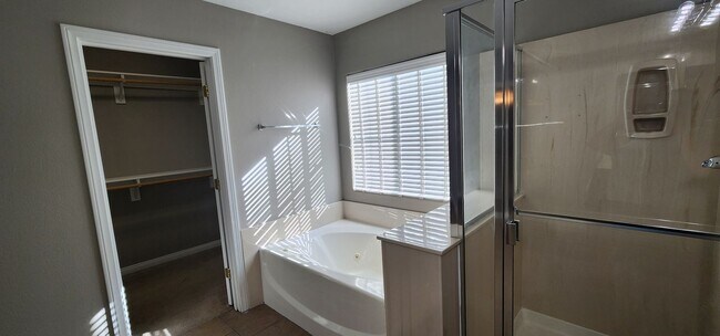 Building Photo - Lone Mountain Heights Luxury Living! 1st-m...