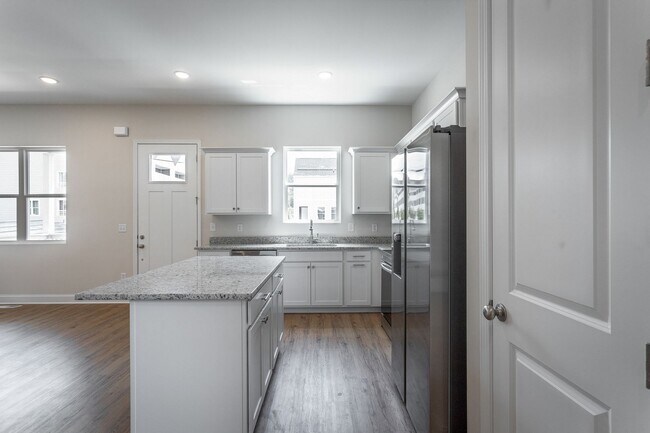 Building Photo - 2017 S Lyerly St