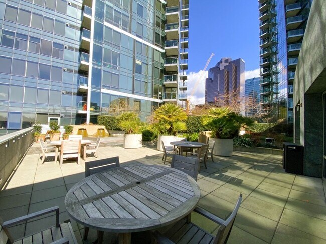 Building Photo - 1Bd/1.5BA Bellevue Condo