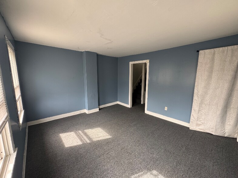 Building Photo - 106 E Pine St