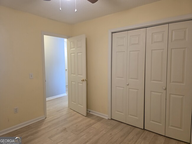 Building Photo - 136 Towne Pk E Dr