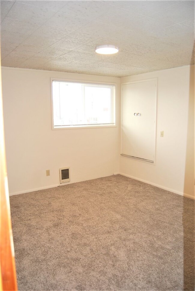 Building Photo - 2 Bedroom 1 Bath Apt. Newberg OR 97132