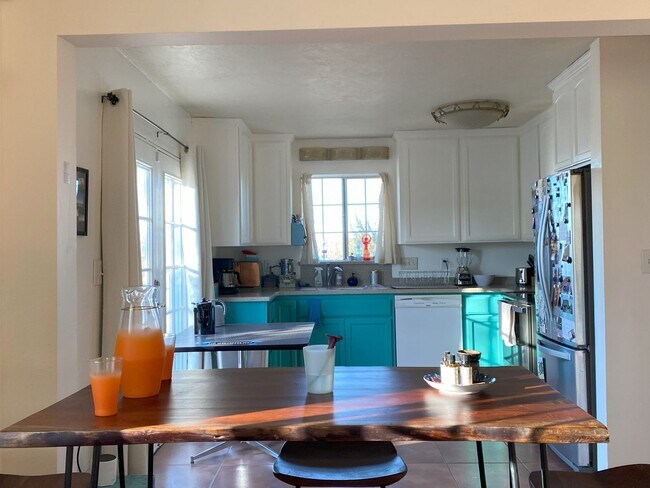 Building Photo - Charming 3-Bedroom Home for Rent in Lander...