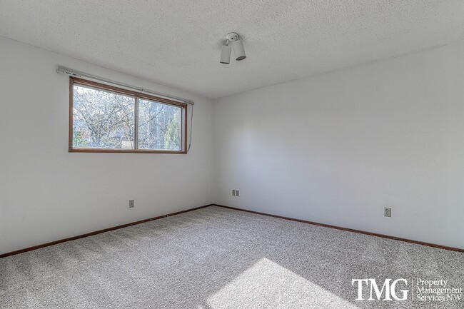 Building Photo - New Carpet & Fresh Paint, Small Dog Friend...