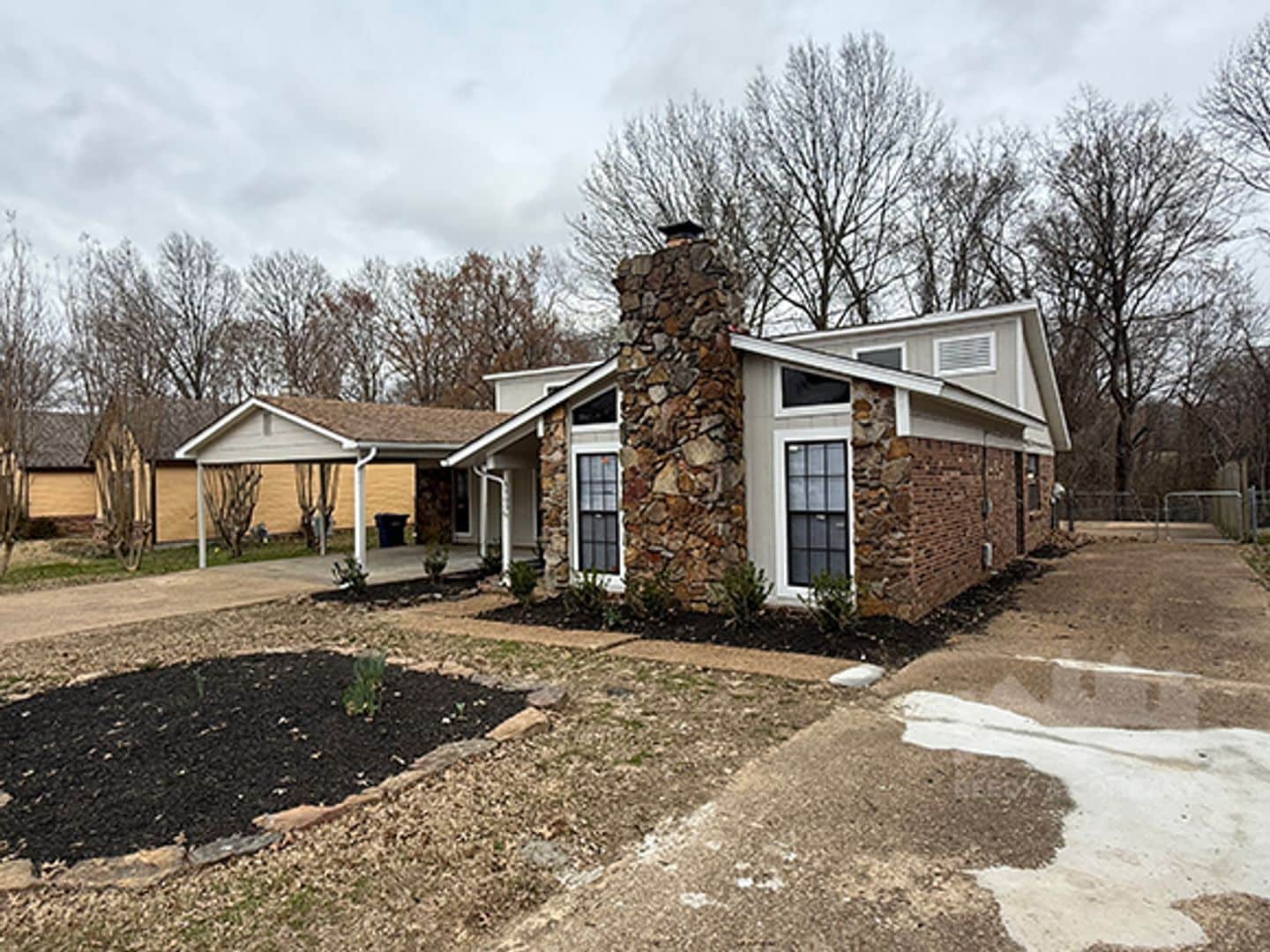 Building Photo - 5700 Ridgetop Dr