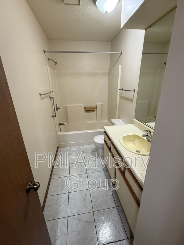 Building Photo - 6131 SW 26th St