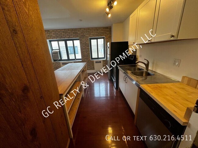 Building Photo - 5048 N Marine Dr