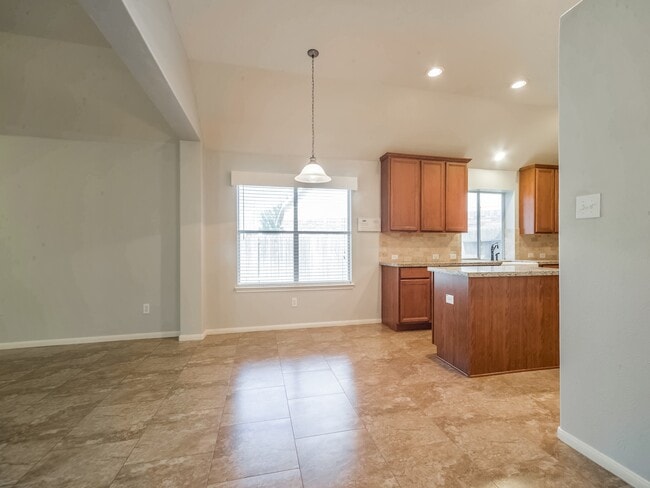 Building Photo - 15310 Cypressedge Ct