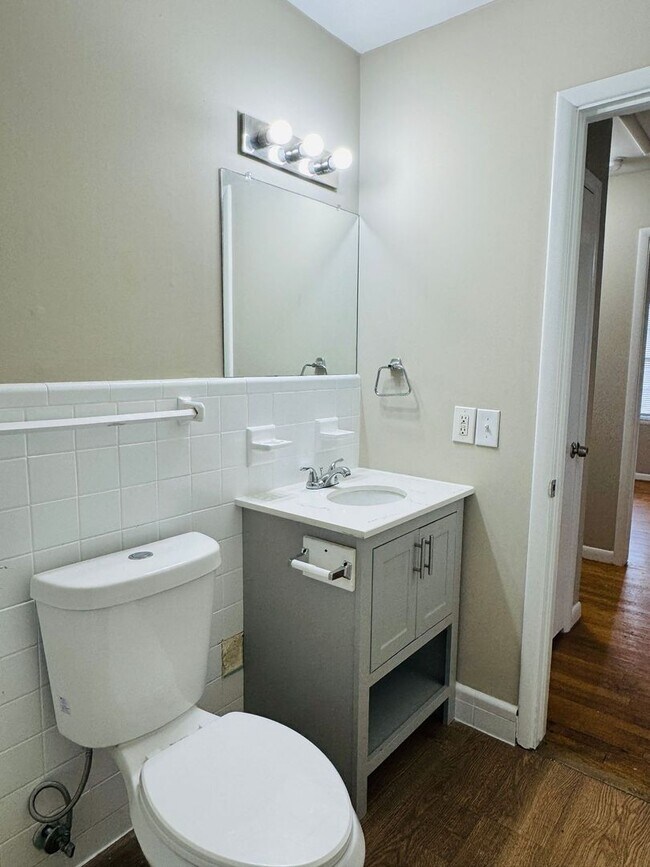 Building Photo - Charming 3-Bedroom Home with Cozy Living Spaces!