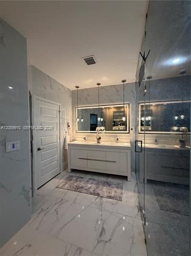 Building Photo - 13661 SW 160th Ct