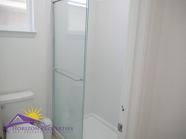 Building Photo - Modern Two-story 4 Bed 3.5 Bath 2,786 sqft...