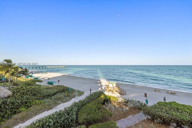 Building Photo - 16275 Collins Ave