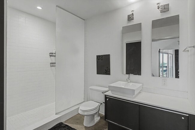 Building Photo - 2115 Yeaman Pl