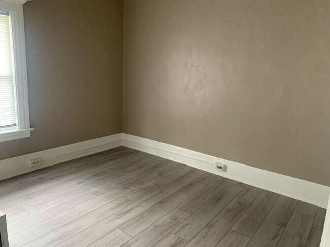 Building Photo - Remodeled Home ***Move-In Special FREE Jan...