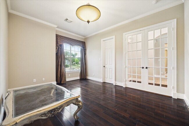 Primary Photo - 5402 Oakville Ct