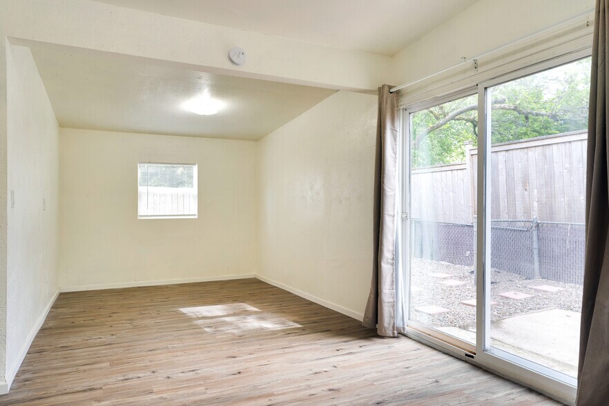 Family Room - 2919 SE 90th Pl