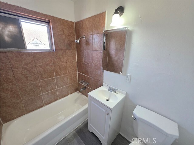 Building Photo - 262 E 79th St