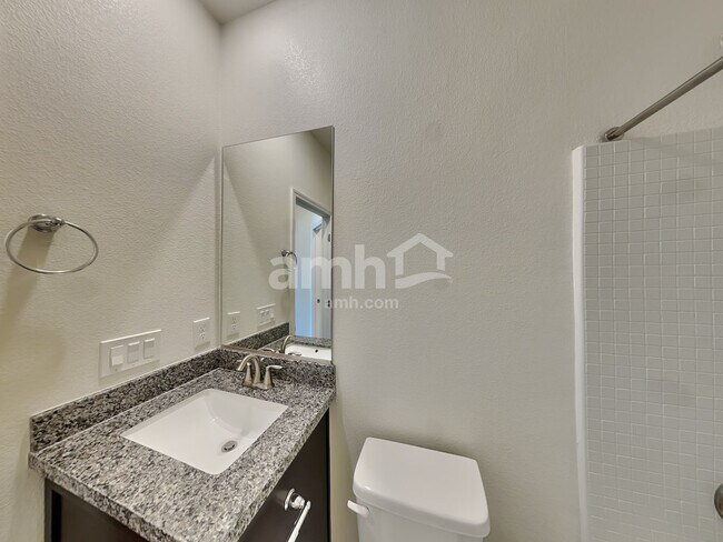 Building Photo - 960 Nero Ave