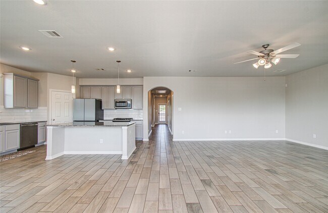 Building Photo - 1705 Bayway Dr