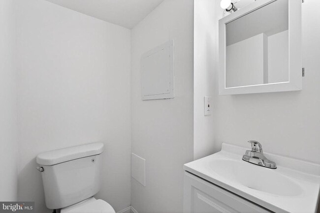 Building Photo - 1870 Yakona Rd