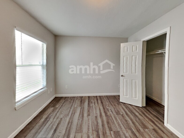 Building Photo - 18347 Austin Oak Ln