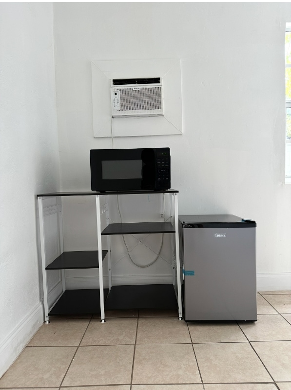 Building Photo - 3340 NW 17th St