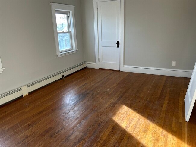 Building Photo - 21 Carney St