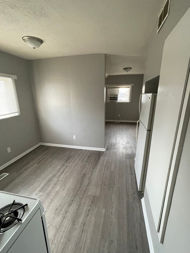 Building Photo - 1944 Shelby St