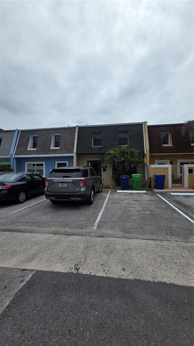 Building Photo - 5958 NW 24th Ct