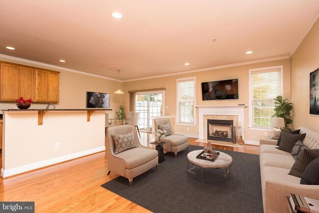 Building Photo - 3233 Meadow View Cir