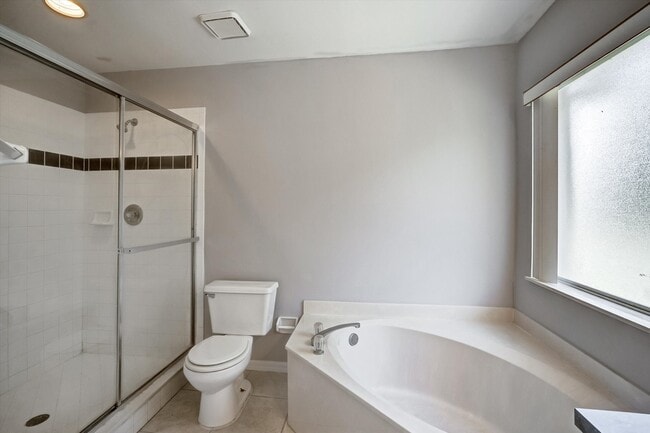 Building Photo - 1033 Lake Davenport Blvd