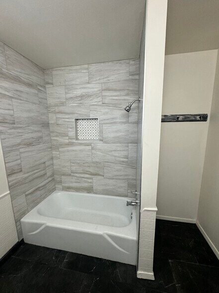 Building Photo - 1210 46th Pl