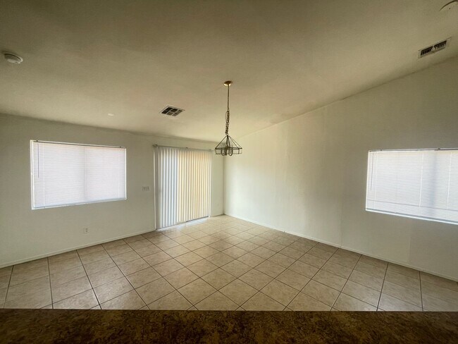 Building Photo - Fresh paint 3 Bedroom, 2 baths very low maintenance home