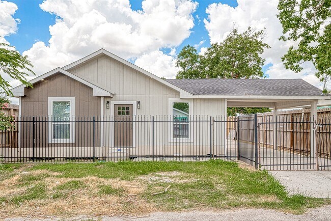 Building Photo - 3014 Delia St