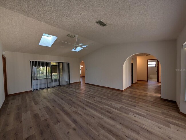 Building Photo - 3741 Thornbush Ln