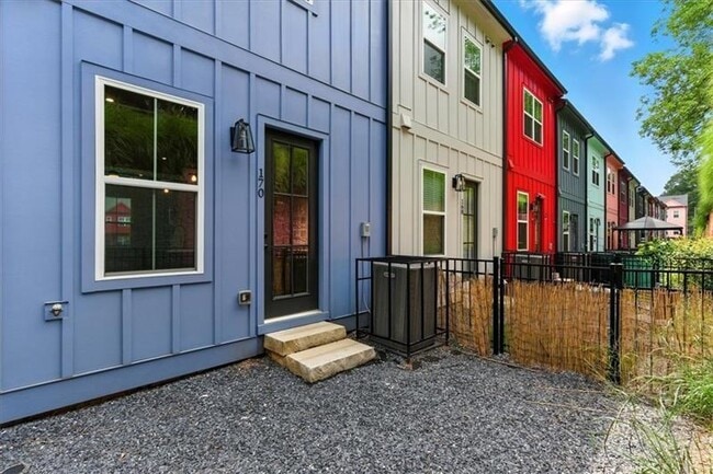 Building Photo - 170 Color Cir