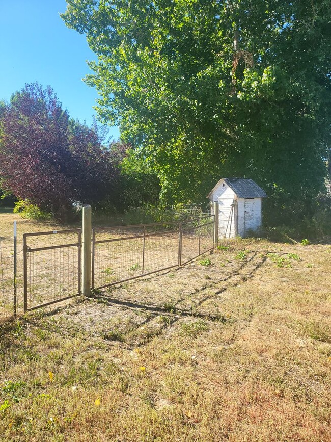 Building Photo - Home in Riverton