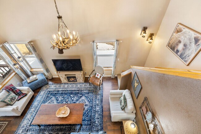 Building Photo - 3 Bed 2 Bath Fully Furnished in Woodland Park