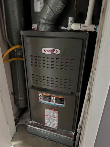 Building Photo - 700 Kindred Ln