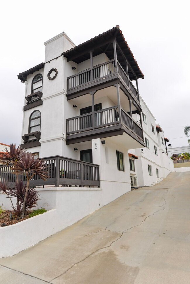 Building Photo - 259 Avenida Granada