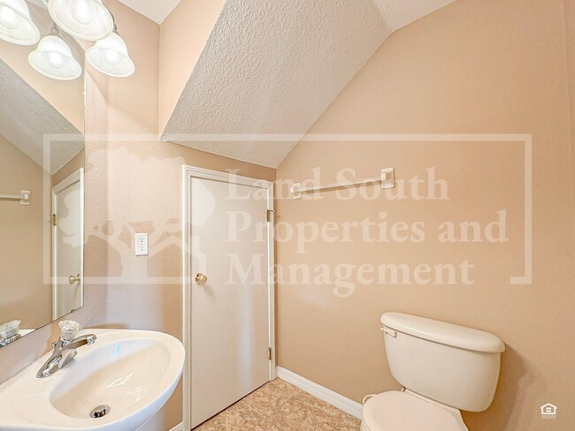 Building Photo - 5432 River Rock Rd