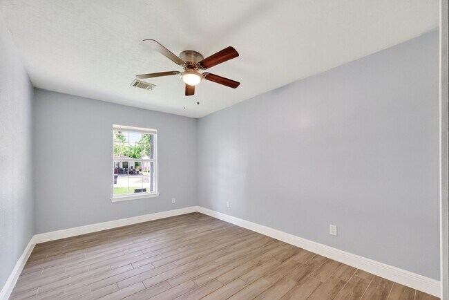 Building Photo - 3031 Groton Dr