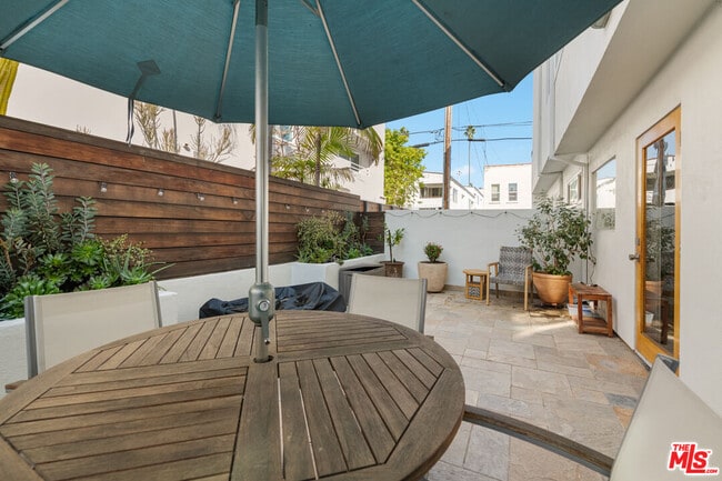 Building Photo - 843 17th St