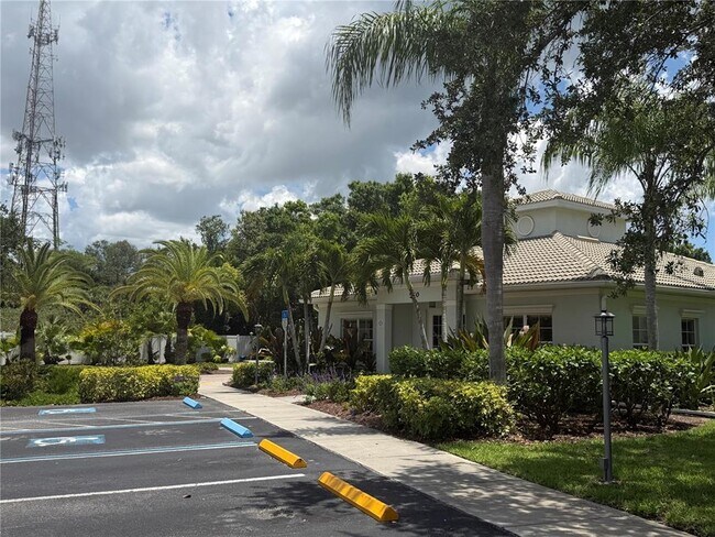 Building Photo - 600 Gardens Edge Dr