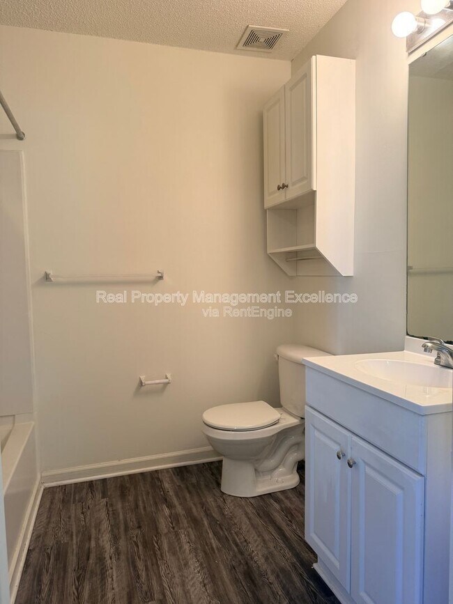 Building Photo - 2031 Wolfmill Dr