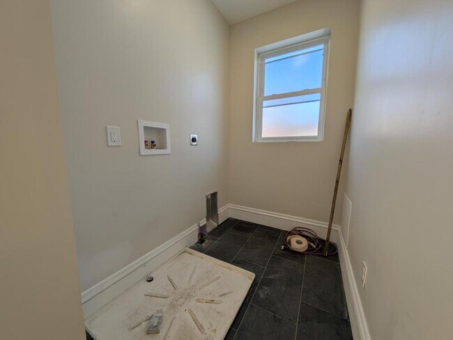 Building Photo - 7409 Idlewild St