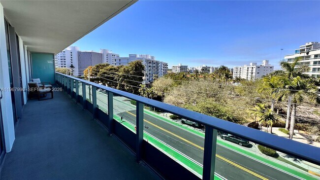 Building Photo - 9201 E Bay Harbor Dr