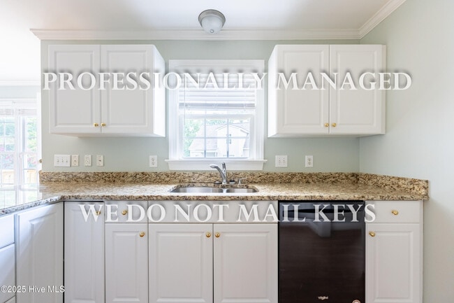 Building Photo - 205 Simbelyn Dr